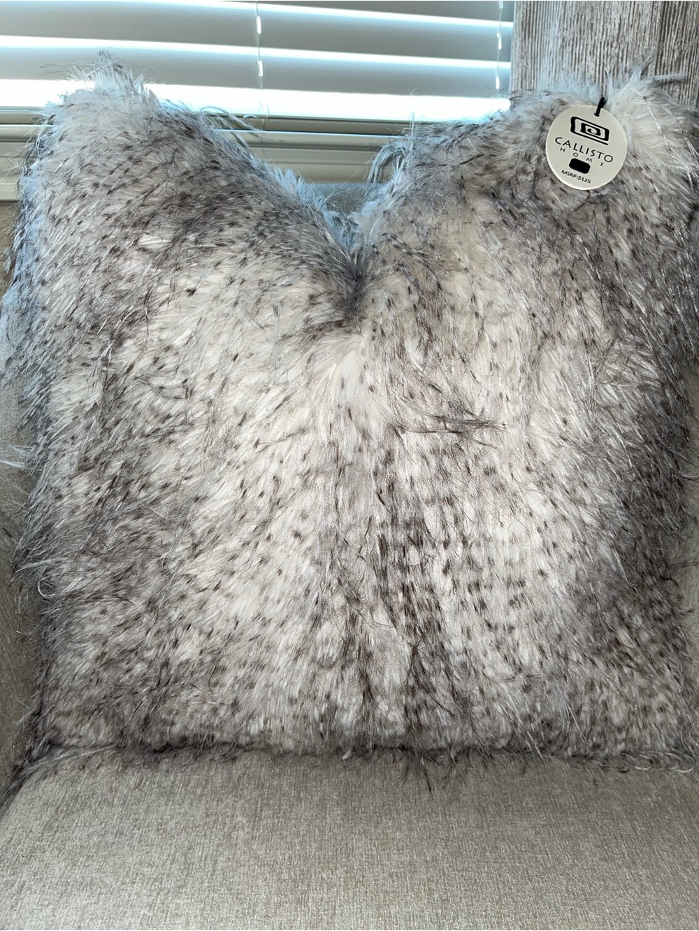 1-NWT CALLISTO HOME LUXE FAUX FUR FROST TIP DESIGN DECORATIVE PILLOW (T4785F12)